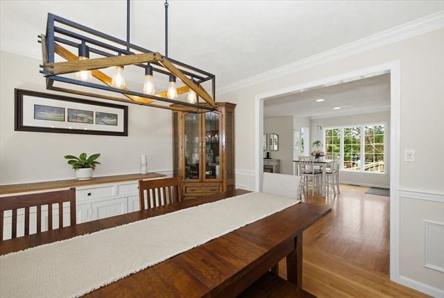 4 Swanson Ln, Westford, MA 01886