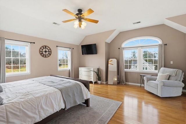 4 Swanson Ln, Westford, MA 01886