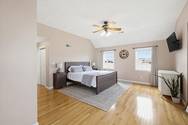 4 Swanson Ln, Westford, MA 01886