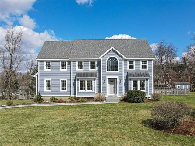 4 Swanson Ln, Westford, MA 01886