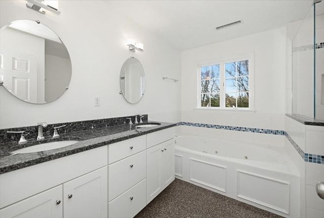 4 Swanson Ln, Westford, MA 01886