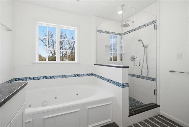 4 Swanson Ln, Westford, MA 01886