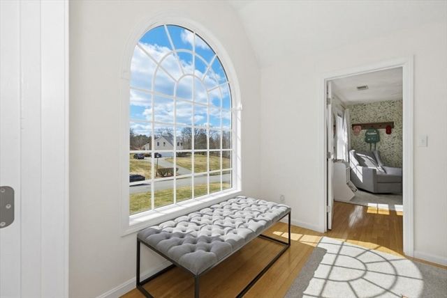 4 Swanson Ln, Westford, MA 01886