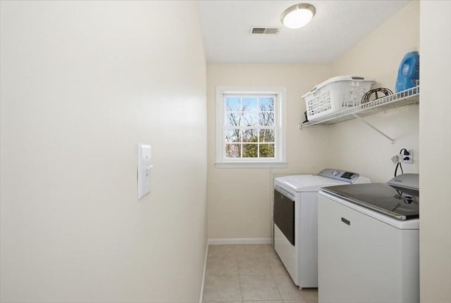 4 Swanson Ln, Westford, MA 01886