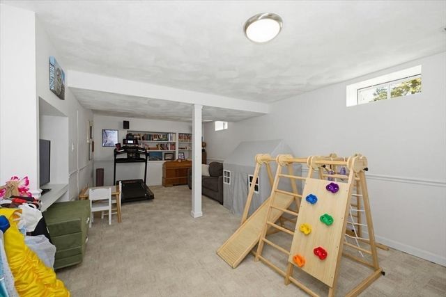 4 Swanson Ln, Westford, MA 01886