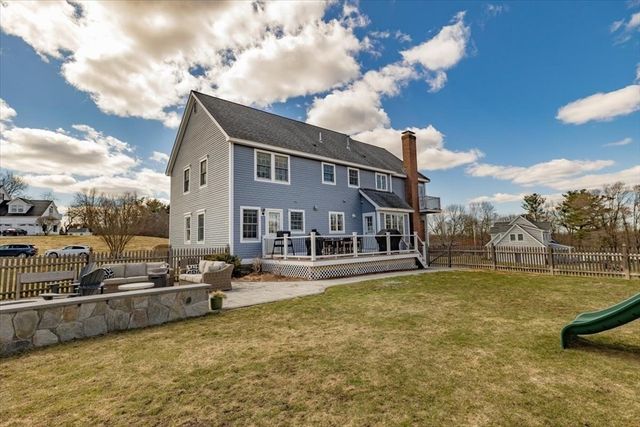 4 Swanson Ln, Westford, MA 01886
