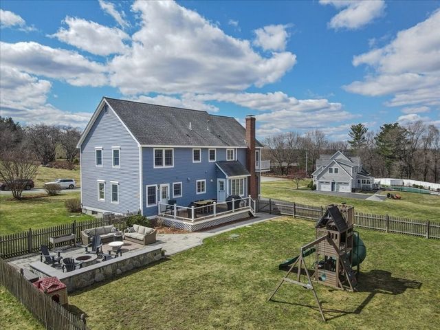 4 Swanson Ln, Westford, MA 01886