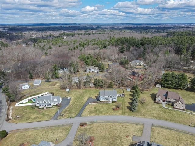 4 Swanson Ln, Westford, MA 01886