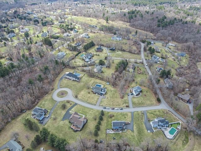 4 Swanson Ln, Westford, MA 01886