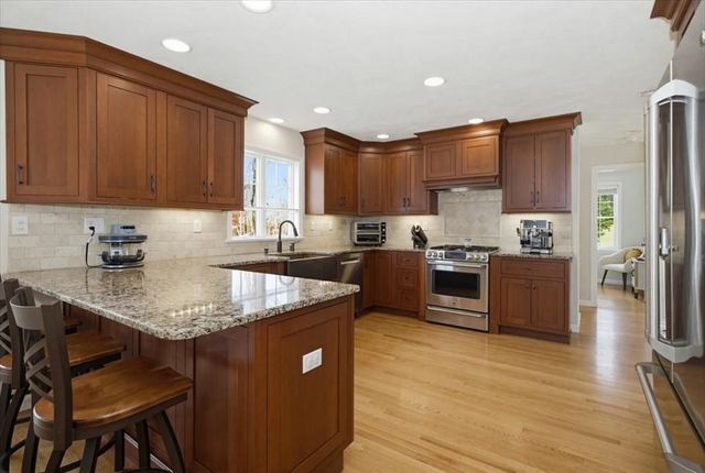 4 Swanson Ln, Westford, MA 01886