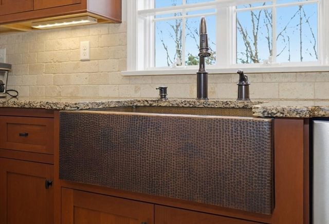 4 Swanson Ln, Westford, MA 01886