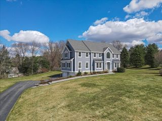 4 Swanson Ln, Westford, MA 01886