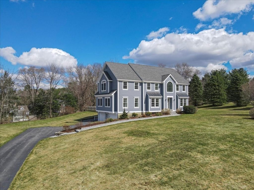 4 Swanson Ln, Westford, MA 01886