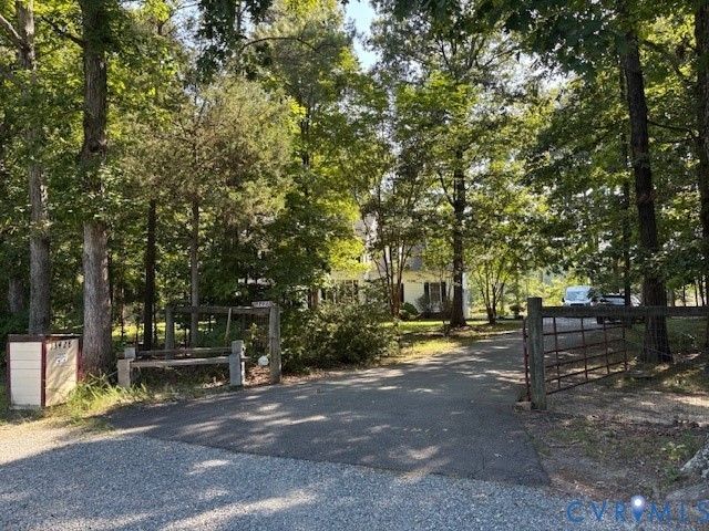 13428 Canterbury Rd, Montpelier, VA 23192