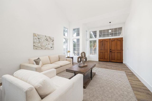 2318 Via Villegas, Carlsbad, CA 92009