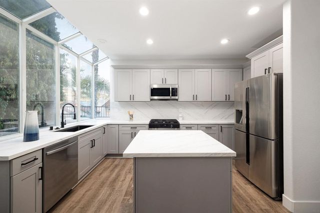 2318 Via Villegas, Carlsbad, CA 92009