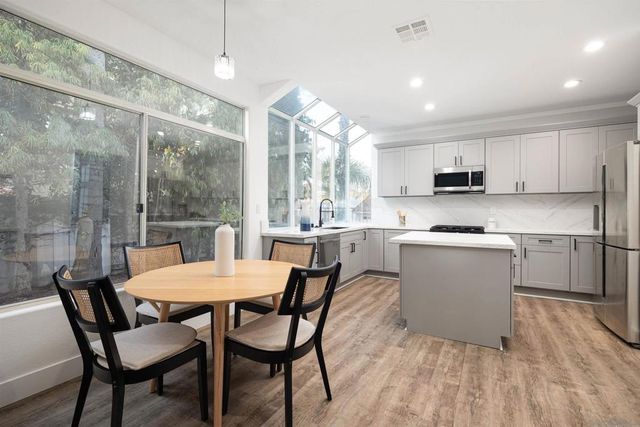 2318 Via Villegas, Carlsbad, CA 92009