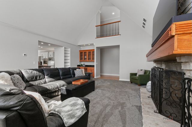 13 Kensington Drive, North Barrington, IL 60010