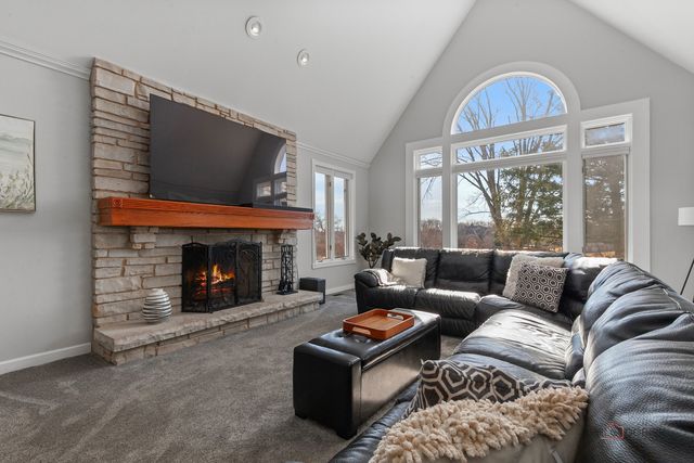 13 Kensington Drive, North Barrington, IL 60010