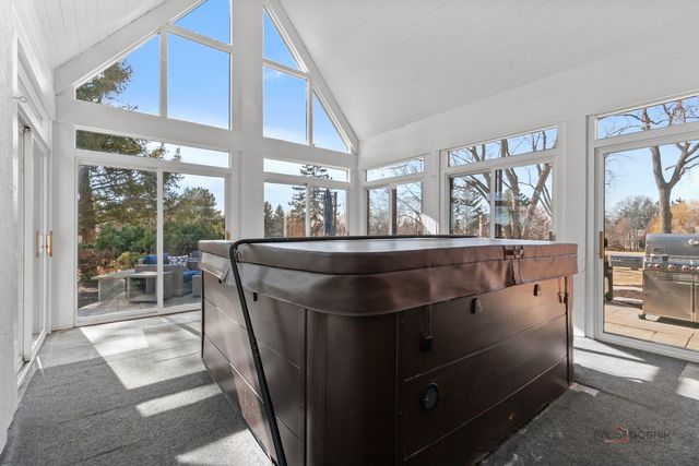 13 Kensington Drive, North Barrington, IL 60010