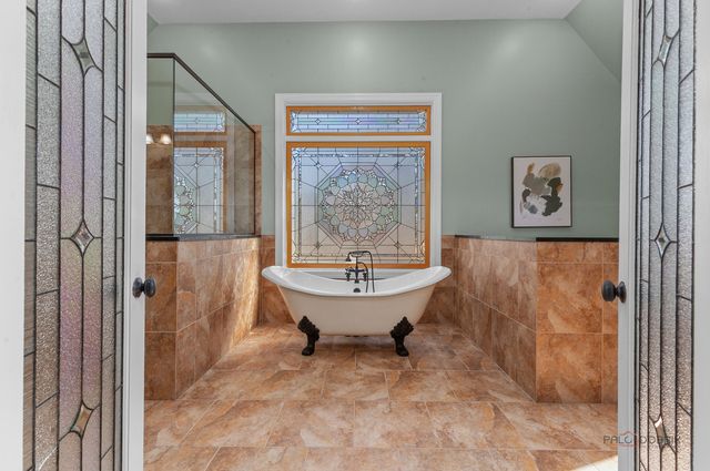 13 Kensington Drive, North Barrington, IL 60010