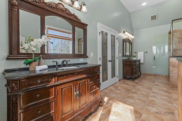 13 Kensington Drive, North Barrington, IL 60010