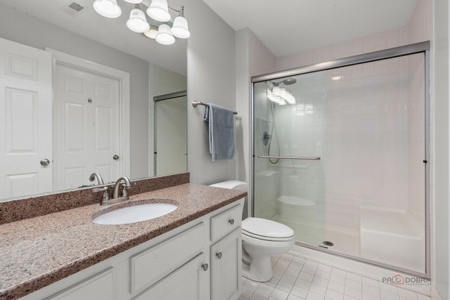 13 Kensington Drive, North Barrington, IL 60010