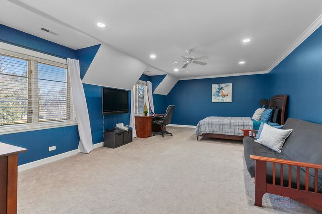 13 Kensington Drive, North Barrington, IL 60010