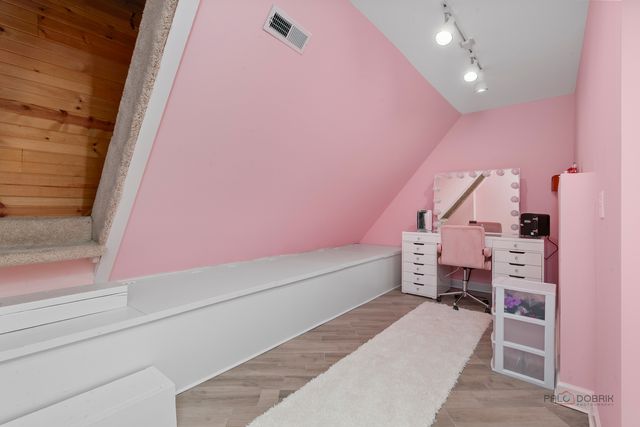 13 Kensington Drive, North Barrington, IL 60010