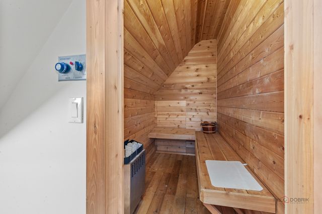 13 Kensington Drive, North Barrington, IL 60010