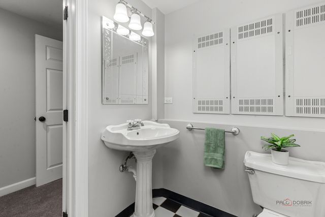 13 Kensington Drive, North Barrington, IL 60010