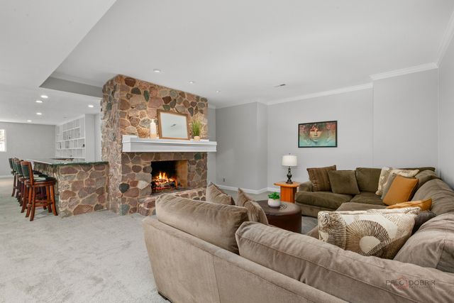 13 Kensington Drive, North Barrington, IL 60010