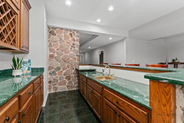 13 Kensington Drive, North Barrington, IL 60010