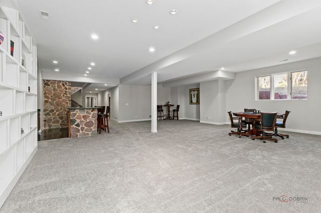 13 Kensington Drive, North Barrington, IL 60010