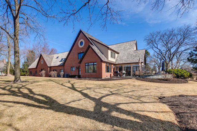 13 Kensington Drive, North Barrington, IL 60010