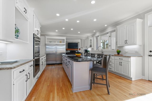 13 Kensington Drive, North Barrington, IL 60010