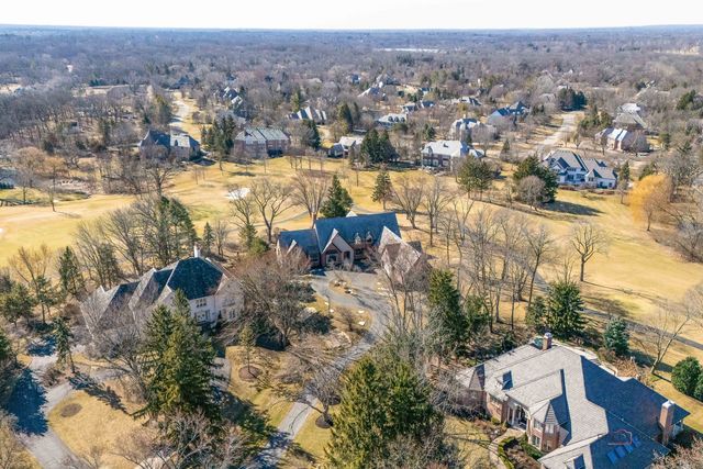 13 Kensington Drive, North Barrington, IL 60010