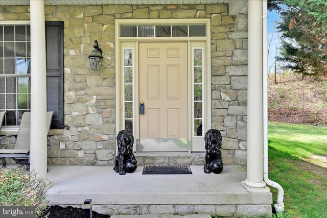 204 IRON VALLEY DR, Lebanon, PA 17042