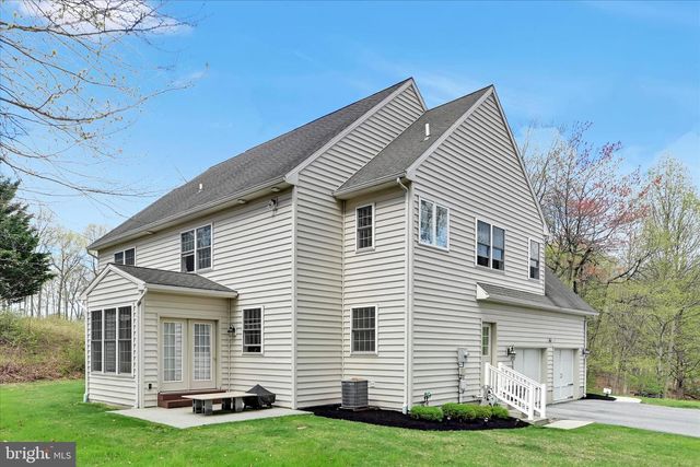 204 IRON VALLEY DR, Lebanon, PA 17042