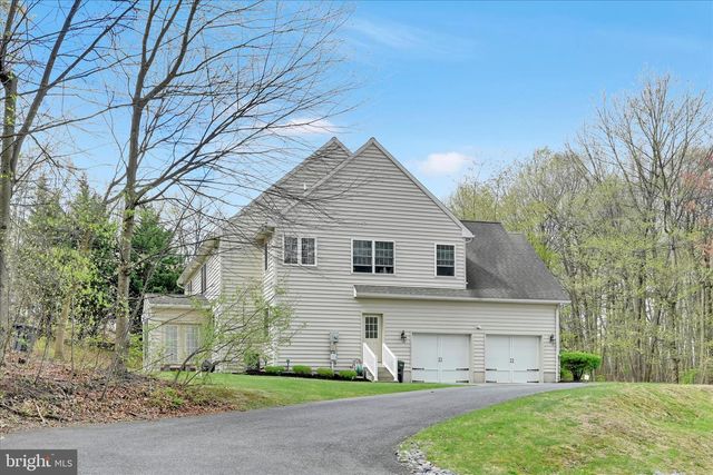 204 IRON VALLEY DR, Lebanon, PA 17042