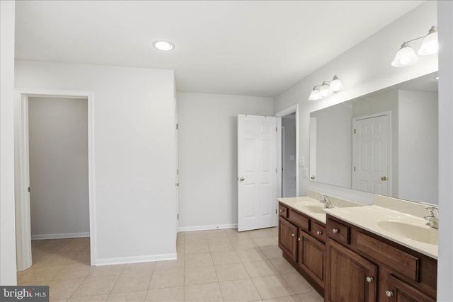 204 IRON VALLEY DR, Lebanon, PA 17042