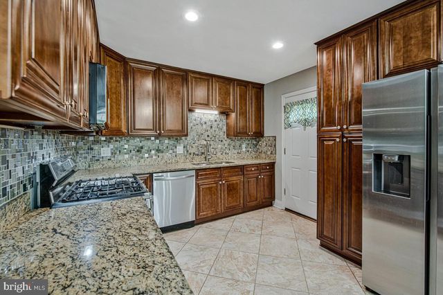 2335 SCOTT KEY DR, District Heights, MD 20747