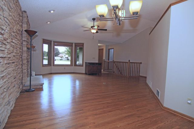 8023 Delano Court, Inver Grove Heights, MN 55076