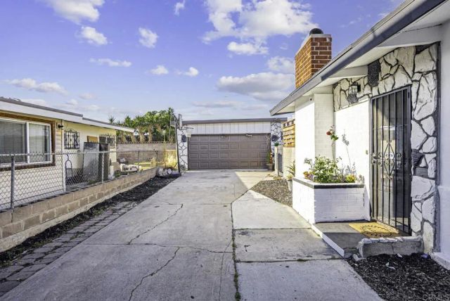 5074 La Paz Drive, San Diego, CA 92113