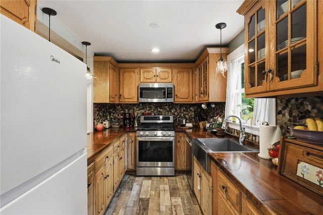 71 Mount Hygeia Road, Foster, RI 02825