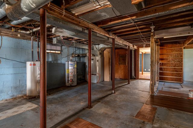 10 Beacon Street, Londonderry, NH 03053