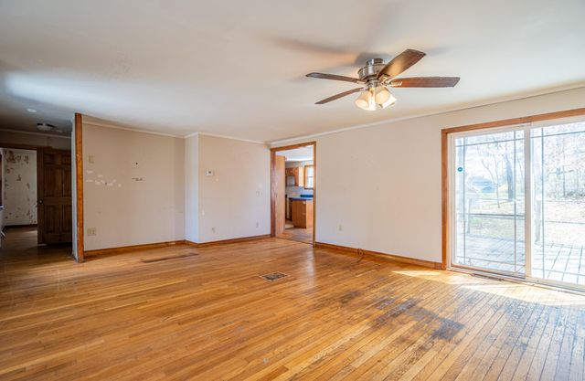 10 Beacon Street, Londonderry, NH 03053