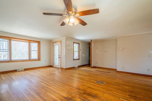 10 Beacon Street, Londonderry, NH 03053