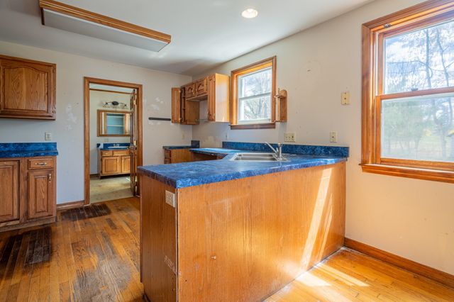 10 Beacon Street, Londonderry, NH 03053