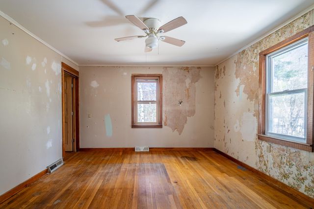 10 Beacon Street, Londonderry, NH 03053